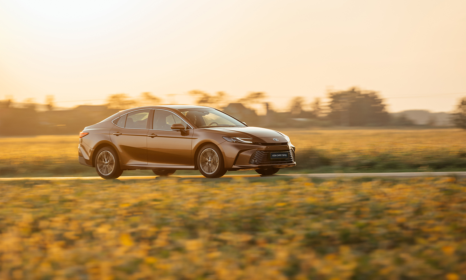 2024_new_camry_executive_bronze_dynamic_026